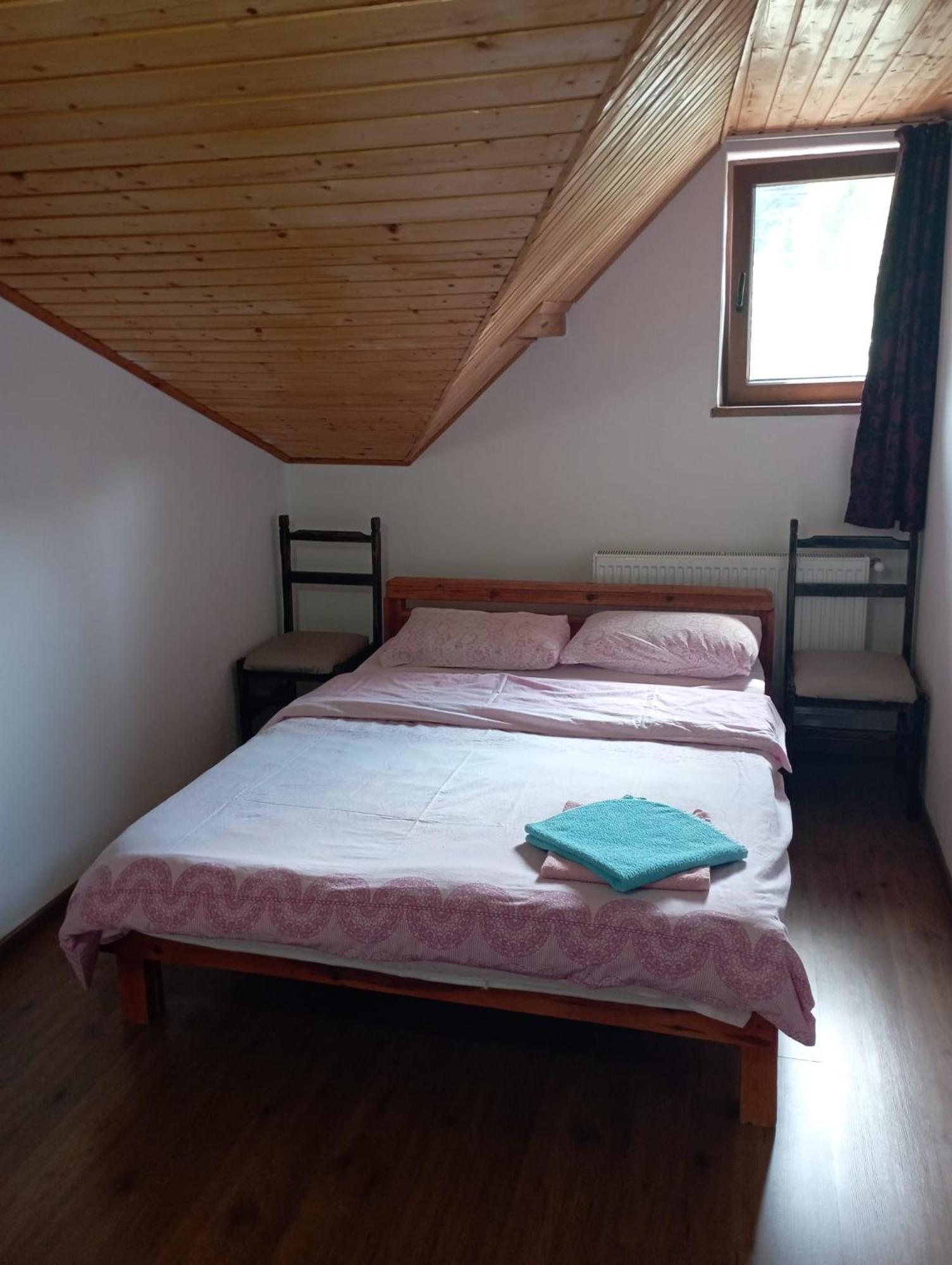 Pensiunea Dates Cîrţişoara Habitación foto